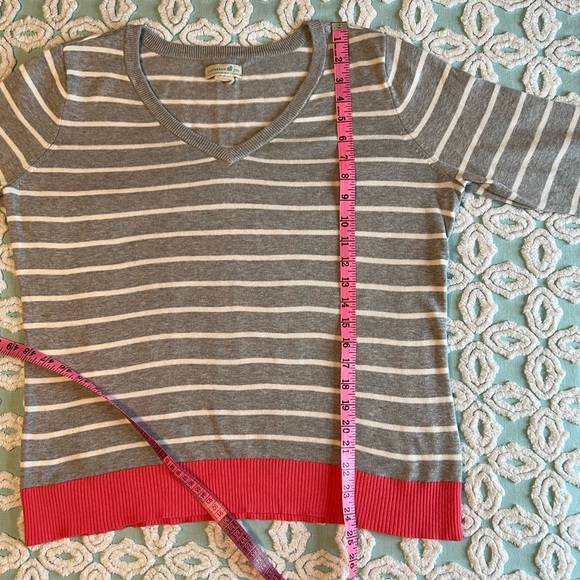 Pop of color Womens Sweater - Picture 3 of 6